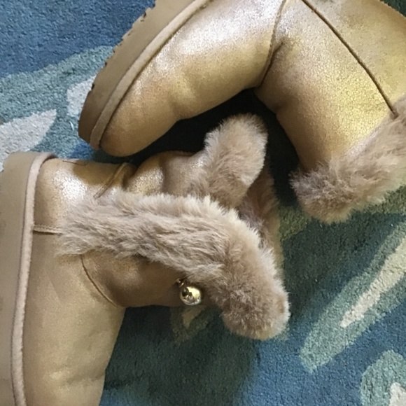 Women’s Ugg’s size 6 - Picture 4 of 6